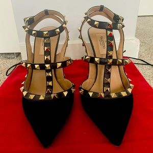 AUTHENTIC Valentino Rockstud 4” Pumps